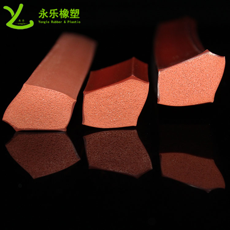 擠出復(fù)合發(fā)泡硅膠條，耐高溫復(fù)合發(fā)泡硅膠條，耐老化復(fù)合發(fā)泡硅膠條